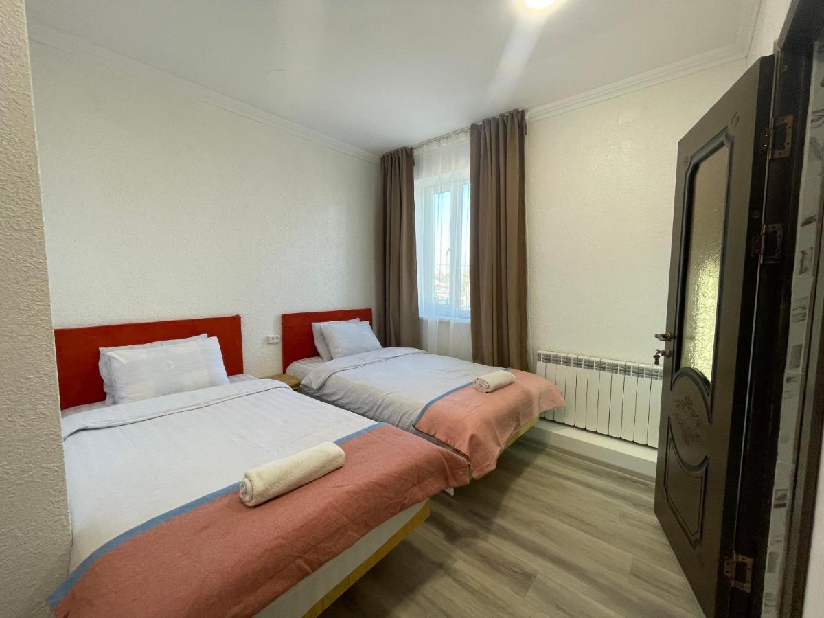 Duet Hostel & Hotel Karakol Extérieur photo