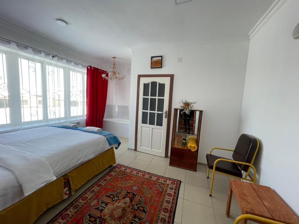 Duet Hostel & Hotel Karakol Extérieur photo