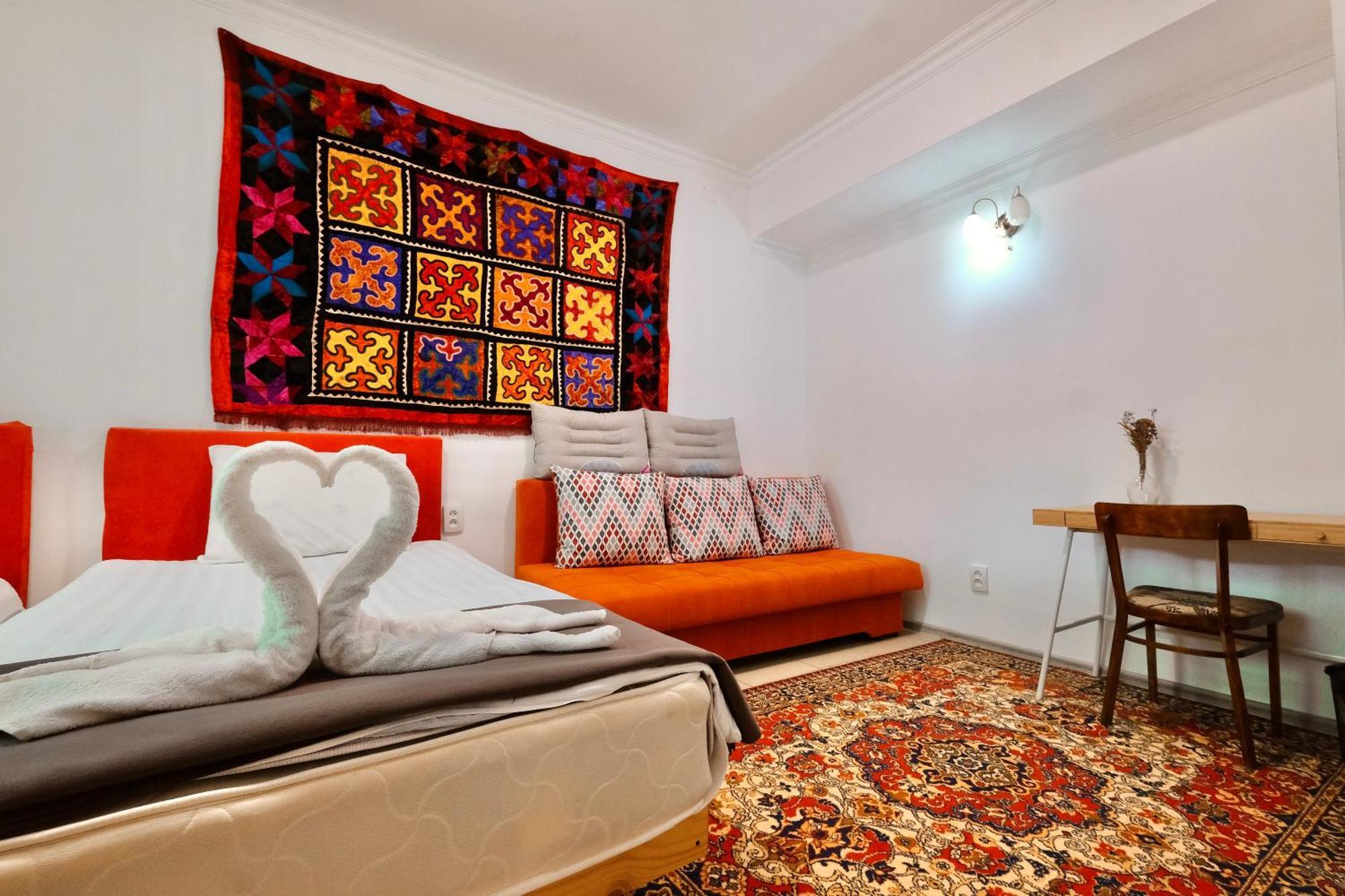 Duet Hostel & Hotel Karakol Extérieur photo