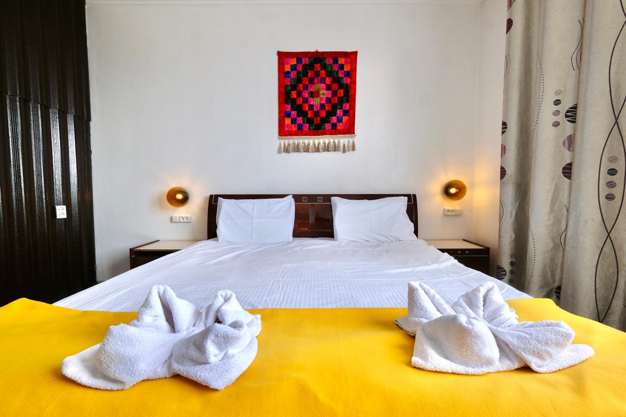 Duet Hostel & Hotel Karakol Extérieur photo